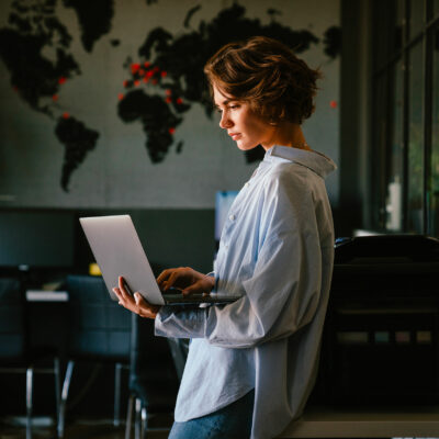 Conseil en gestion de patrimoine en ligne : avantages et inconvénients