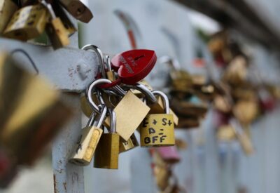 Couple et argent : gérer en autonomie ou avec un conseiller financier ?