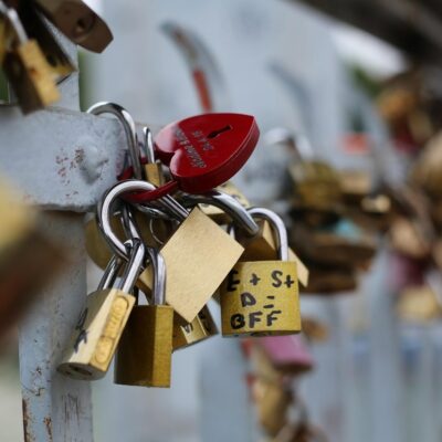 Couple et argent : gérer en autonomie ou avec un conseiller financier ?